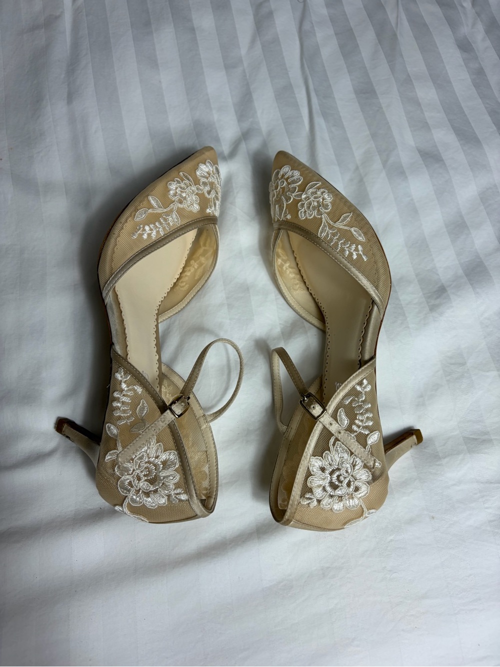 Bella Belle cream mesh embroidered floral leather kitten heel pumps size 8.5/ 39 - Picture 6 of 15